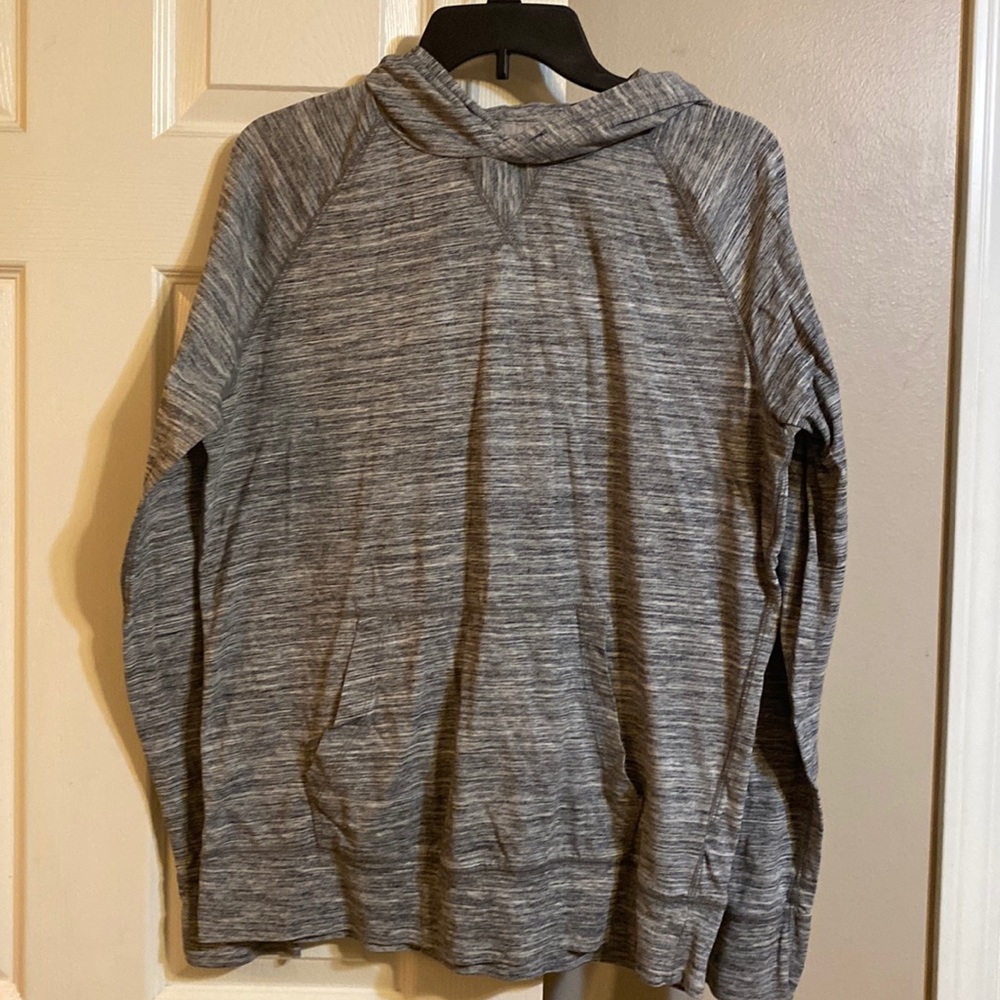 American Eagle Men’s size M heather gray long sleeve hooded tee